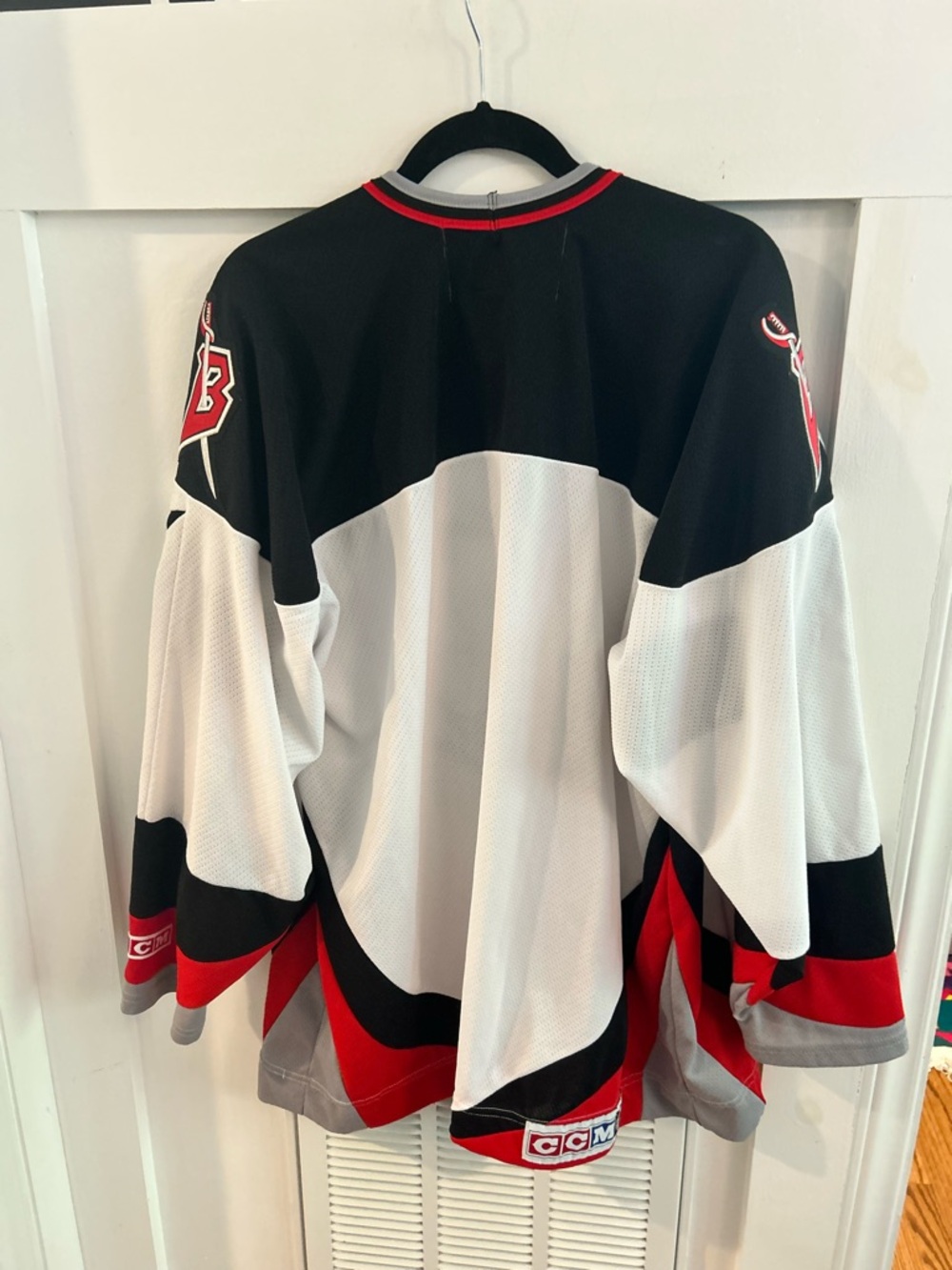 CCM Buffalo Sabres Goathead Vintage NHL Jersey White Black Red Size XL - Picture 4 of 5